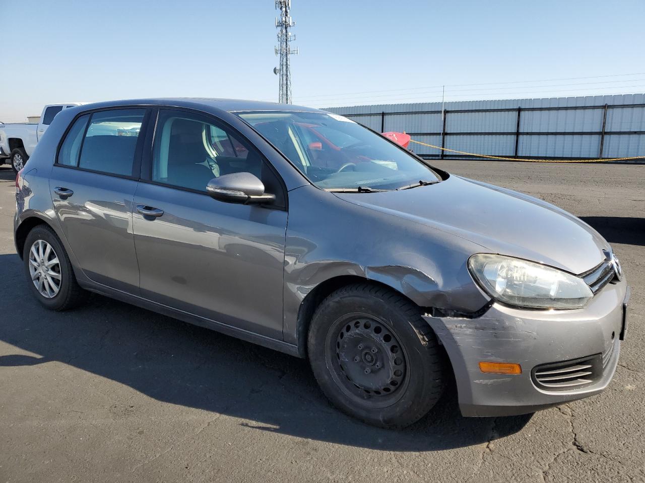 2011 Volkswagen Golf - Image 4
