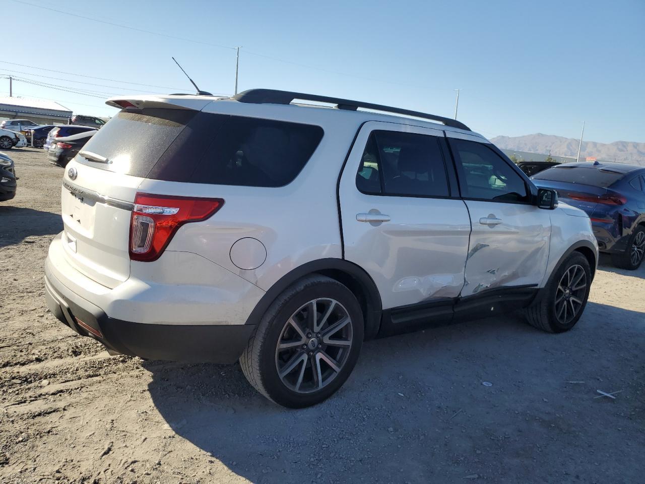 2015 Ford Explorer Xlt - Фото 3