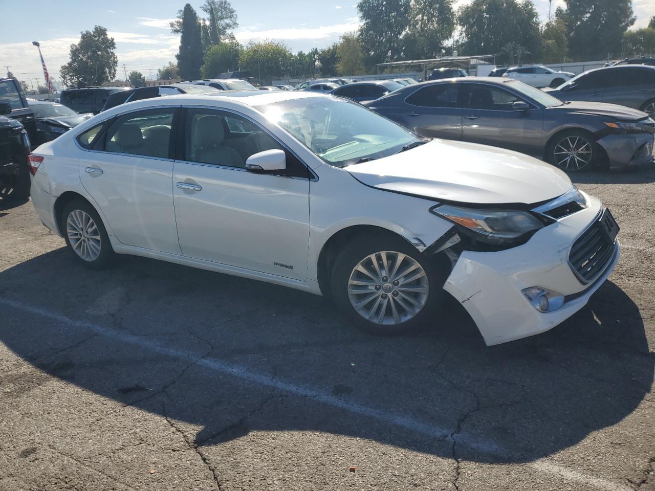 2014 Toyota Avalon Hybrid - Image 4