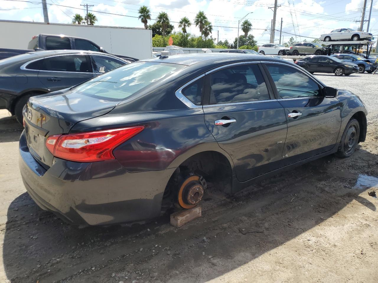 2017 Nissan Altima 2.5 - Image 3
