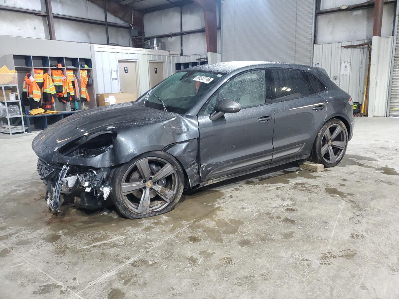 2023 Porsche Macan Base