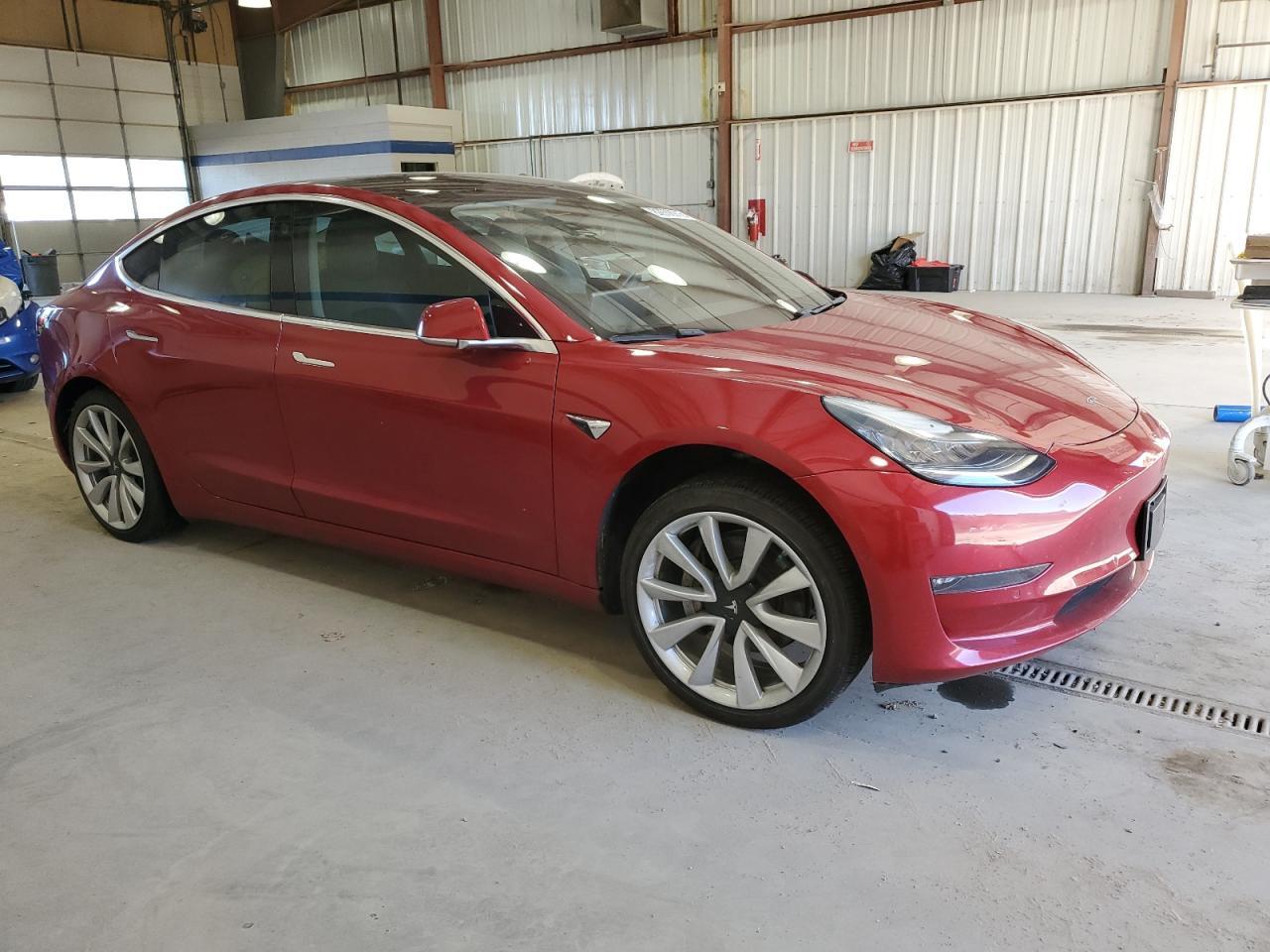 2018 Tesla Model 3 - Фото 4
