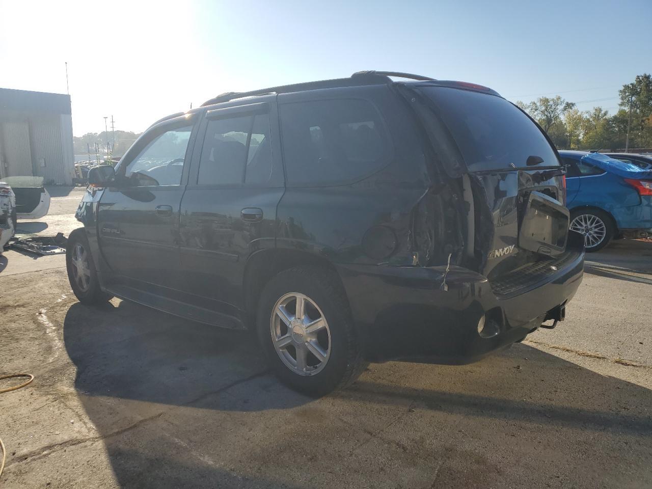 2005 GMC Envoy Denali - Image 2