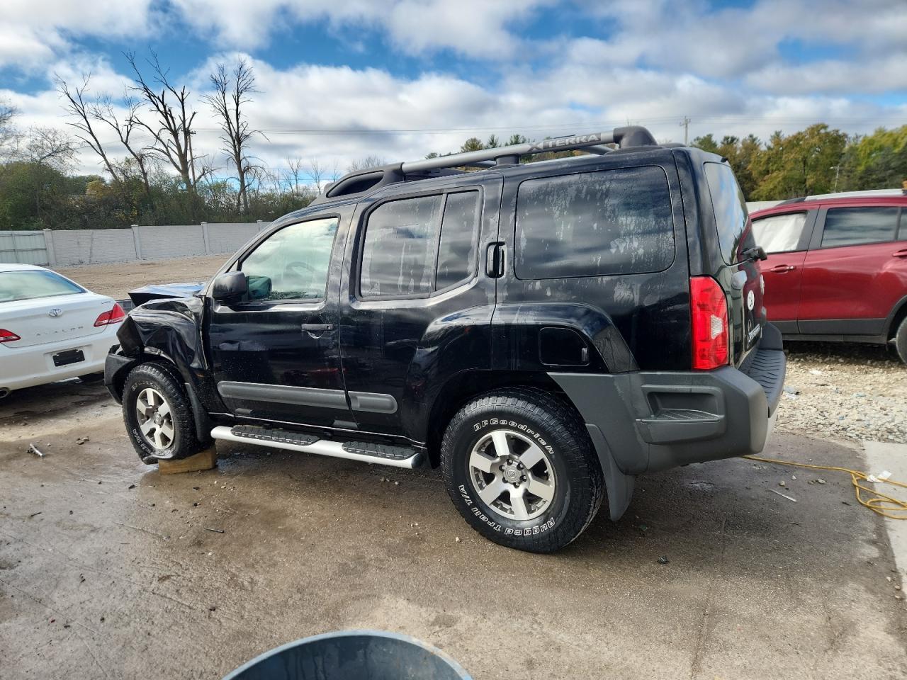 2012 Nissan Xterra Off Road - Image 2