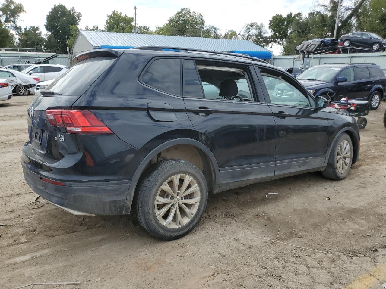 2018 Volkswagen Tiguan S - Фото 3