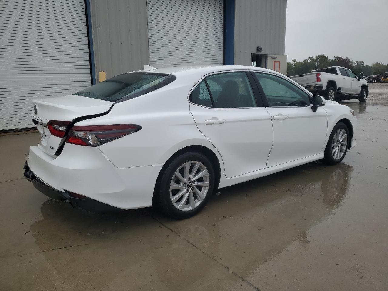 2023 Toyota Camry Le - Фото 3