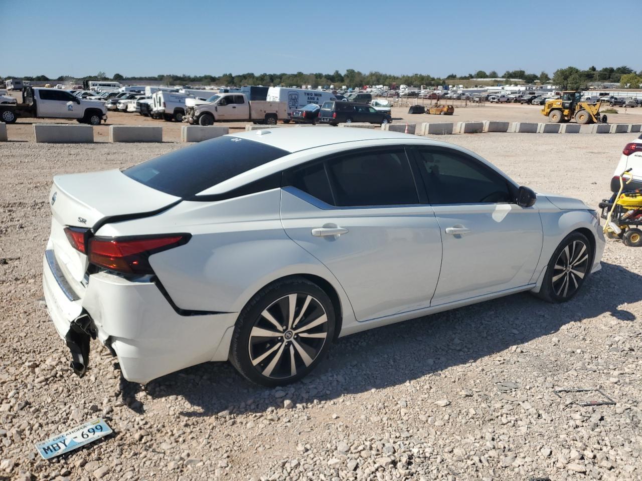 2022 Nissan Altima Sr - Image 3