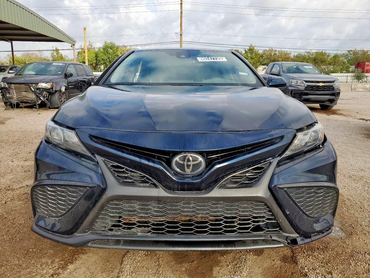 2021 Toyota Camry Se - Фото 5