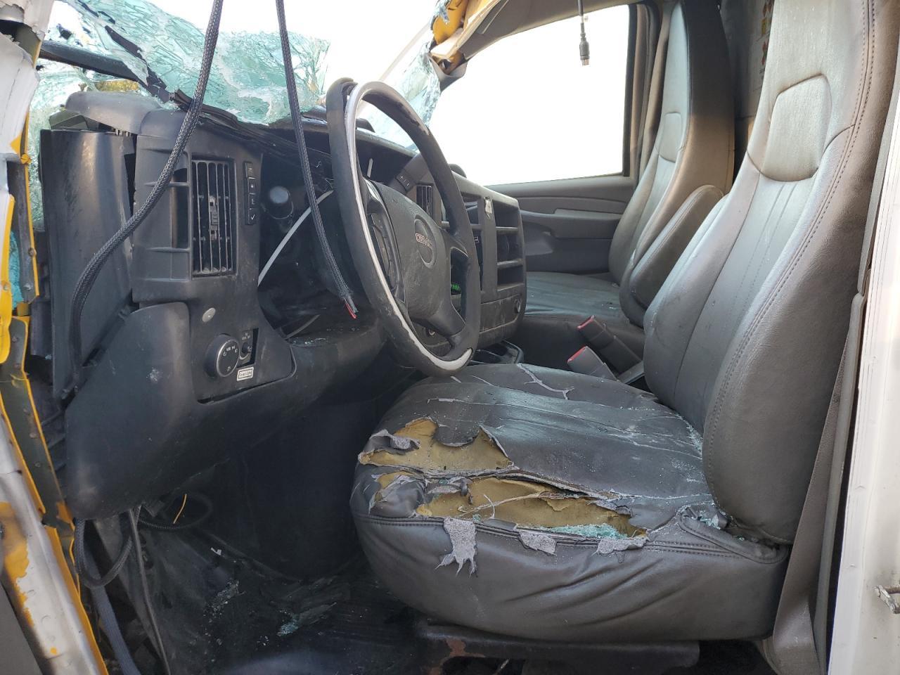2014 GMC Savana Cutaway G3500 - Фото 7