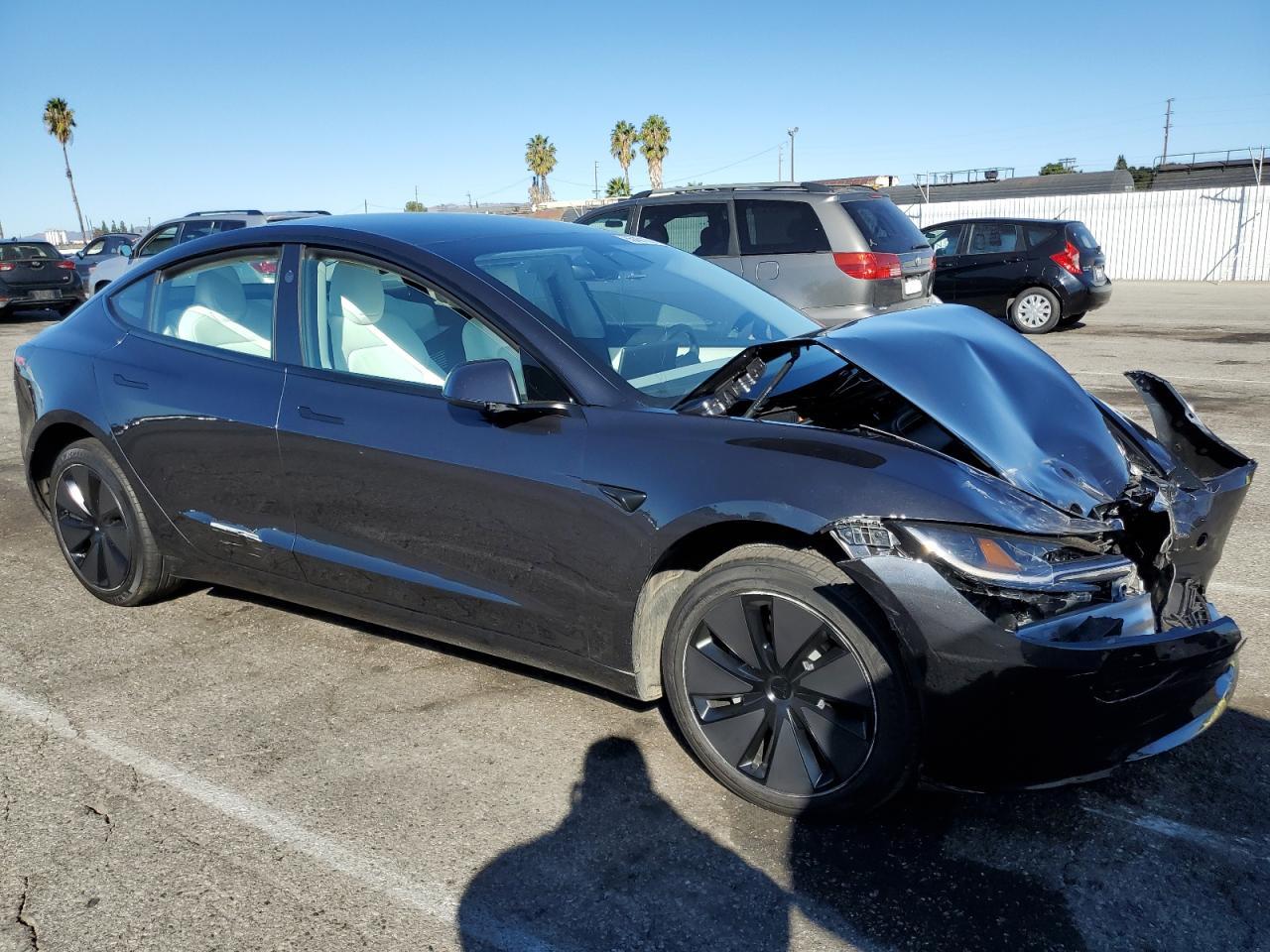 2025 Tesla Model 3 - Фото 4