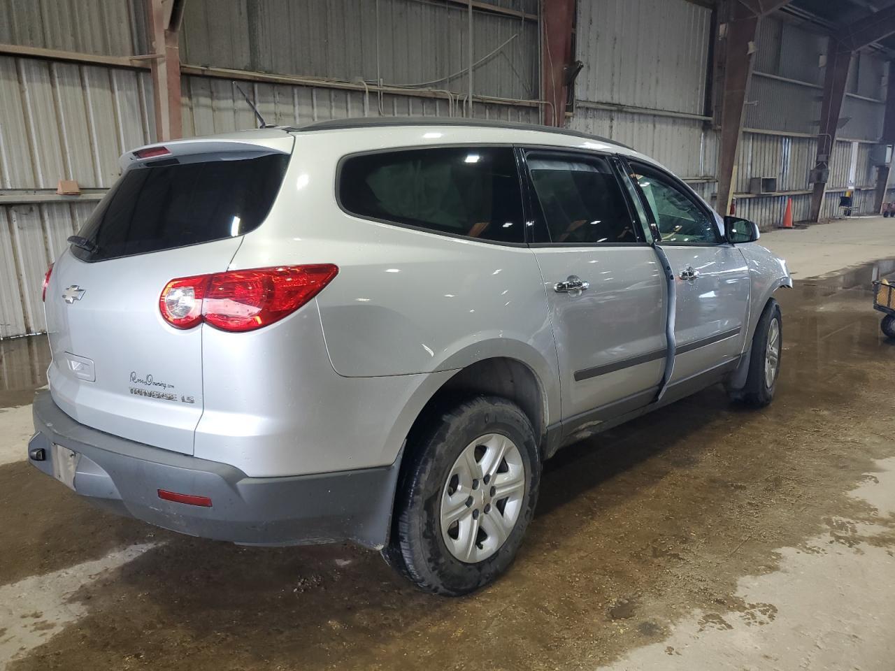 2011 Chevrolet Traverse Ls - Фото 3