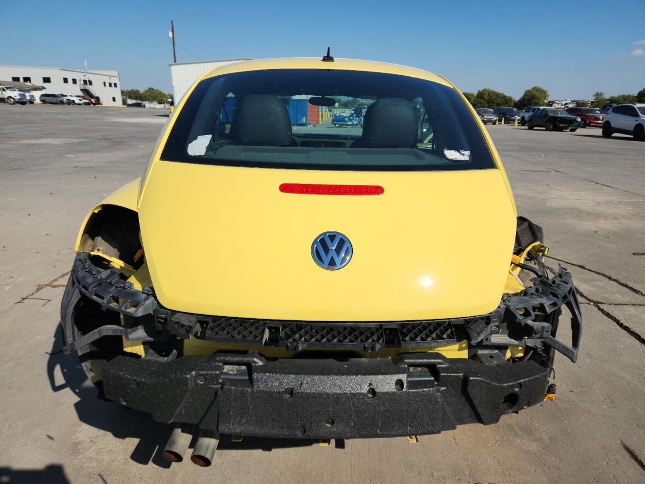 2013 Volkswagen Beetle - Image 6