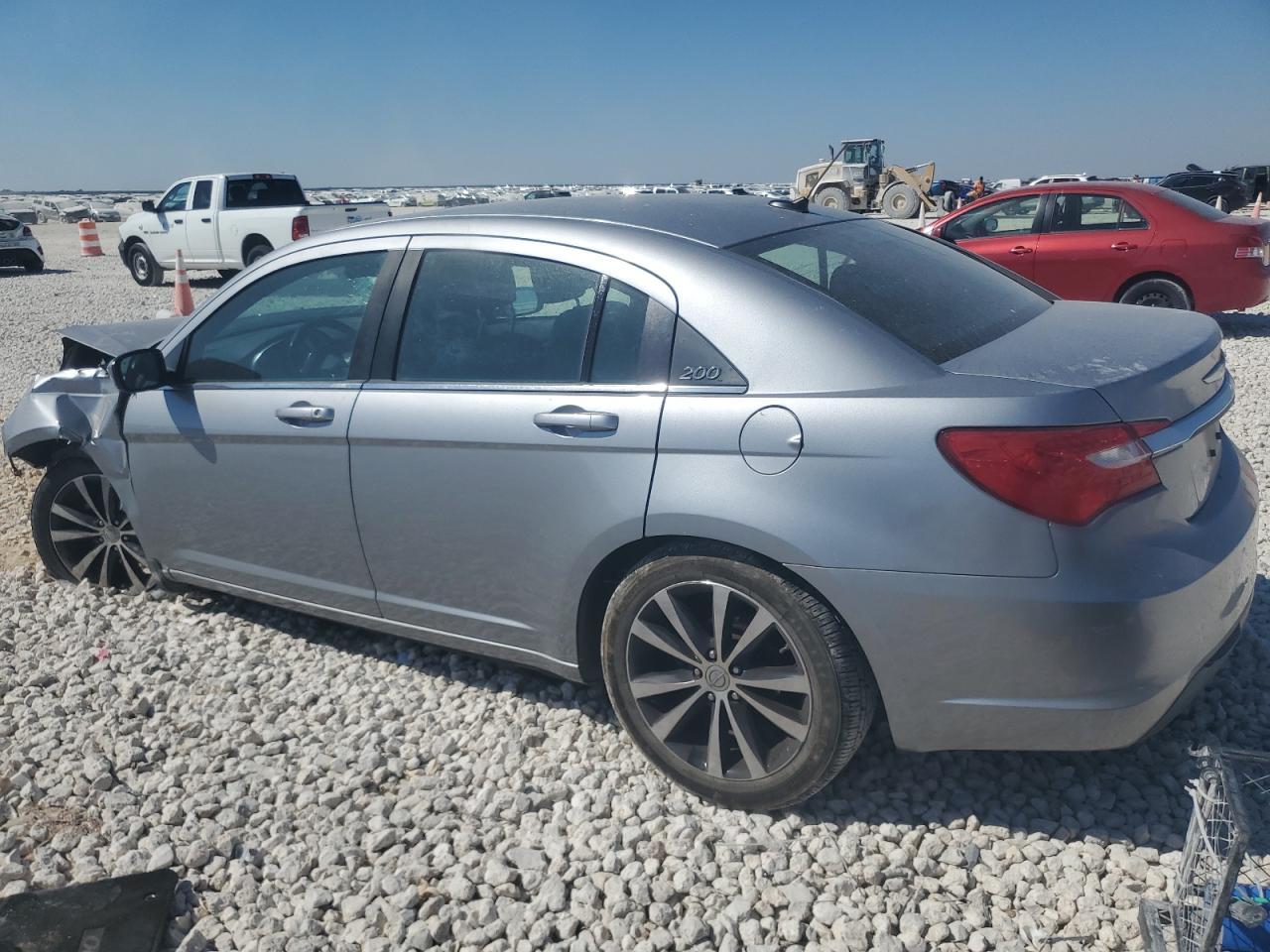 2013 Chrysler 200 Limited - Фото 2