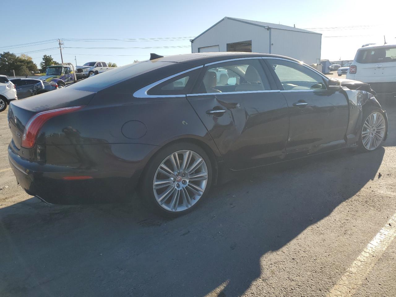 2015 Jaguar Xjl - Image 3