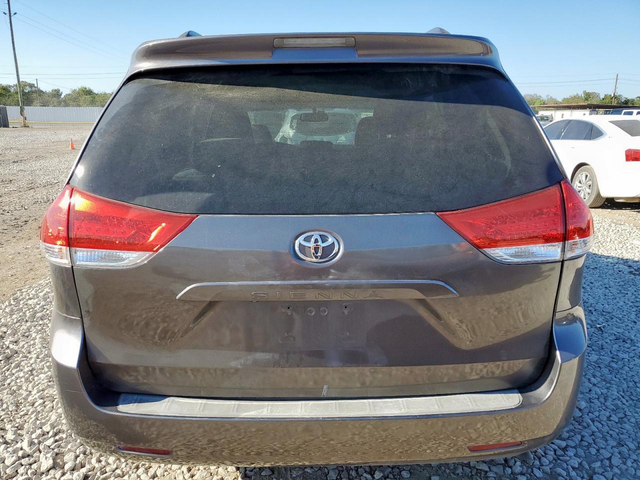 2013 Toyota Sienna Le - Фото 6