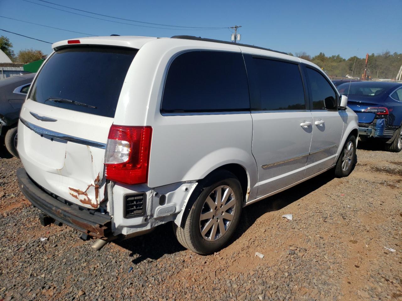 2015 Chrysler Town & Country Touring - Image 3