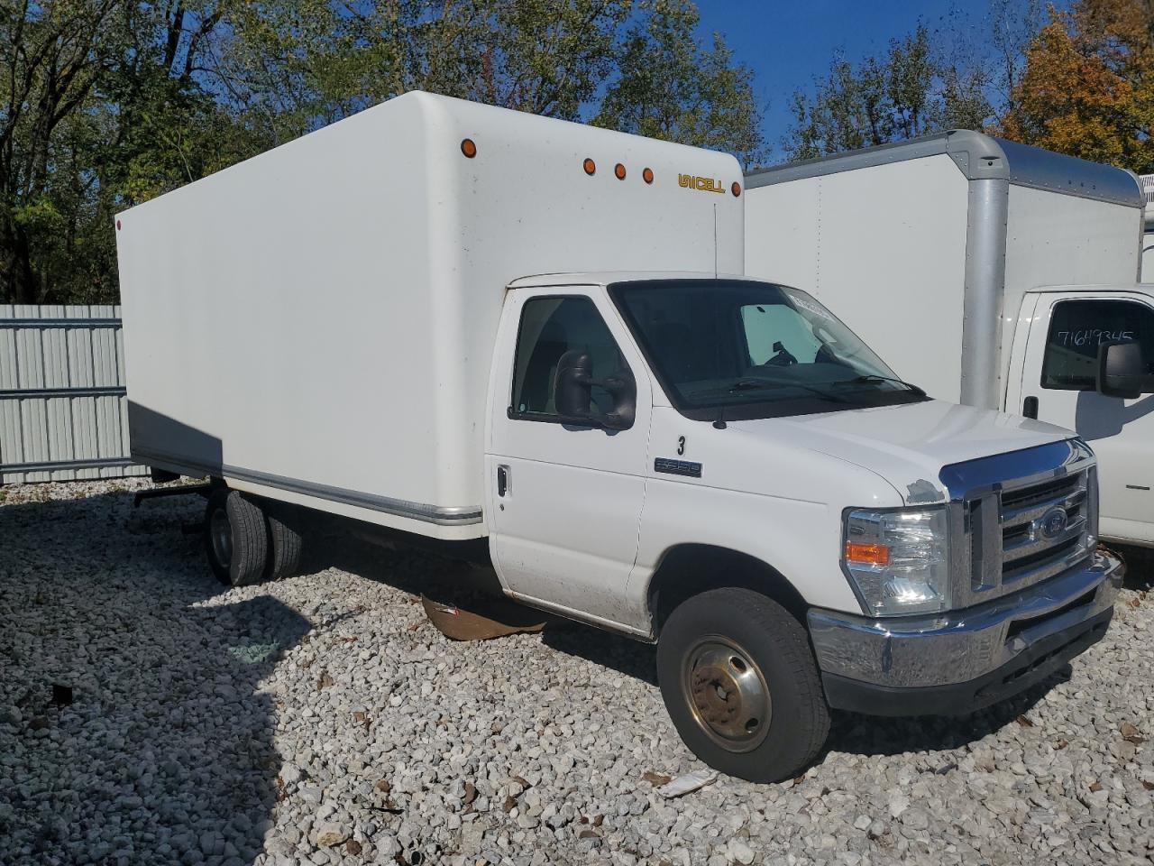 2016 Ford Econoline E350 Super Duty Cutaway Van - Image 4