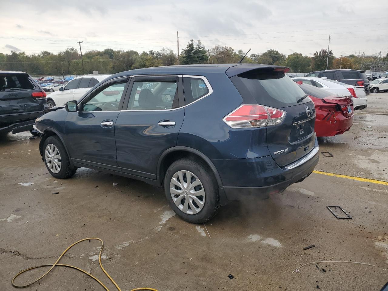 2015 Nissan Rogue S - Фото 2