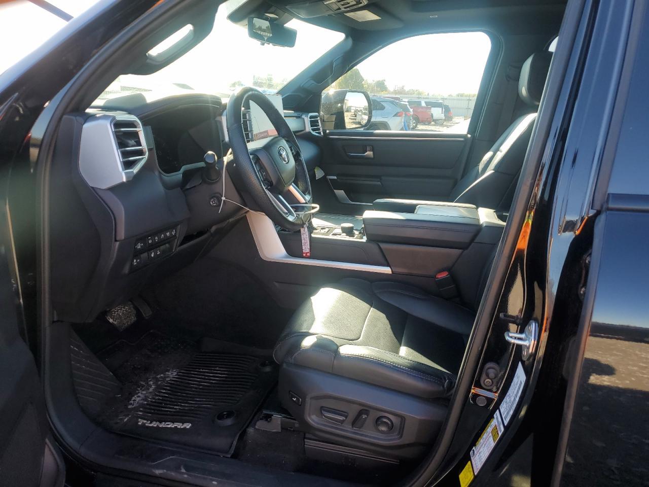 2024 Toyota Tundra Crewmax Platinum - Image 7