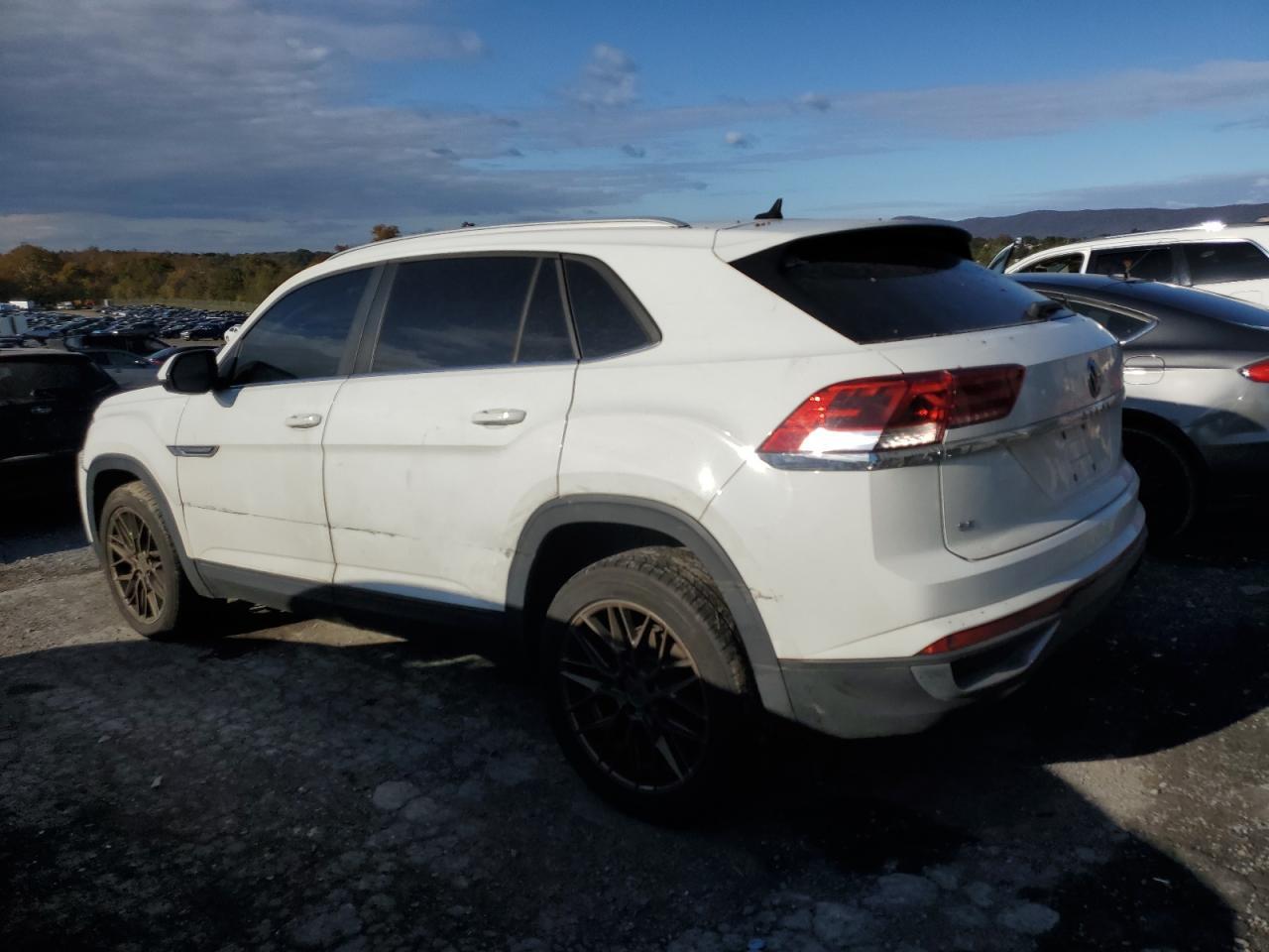 2020 Volkswagen Atlas Cross Sport Se - Image 2