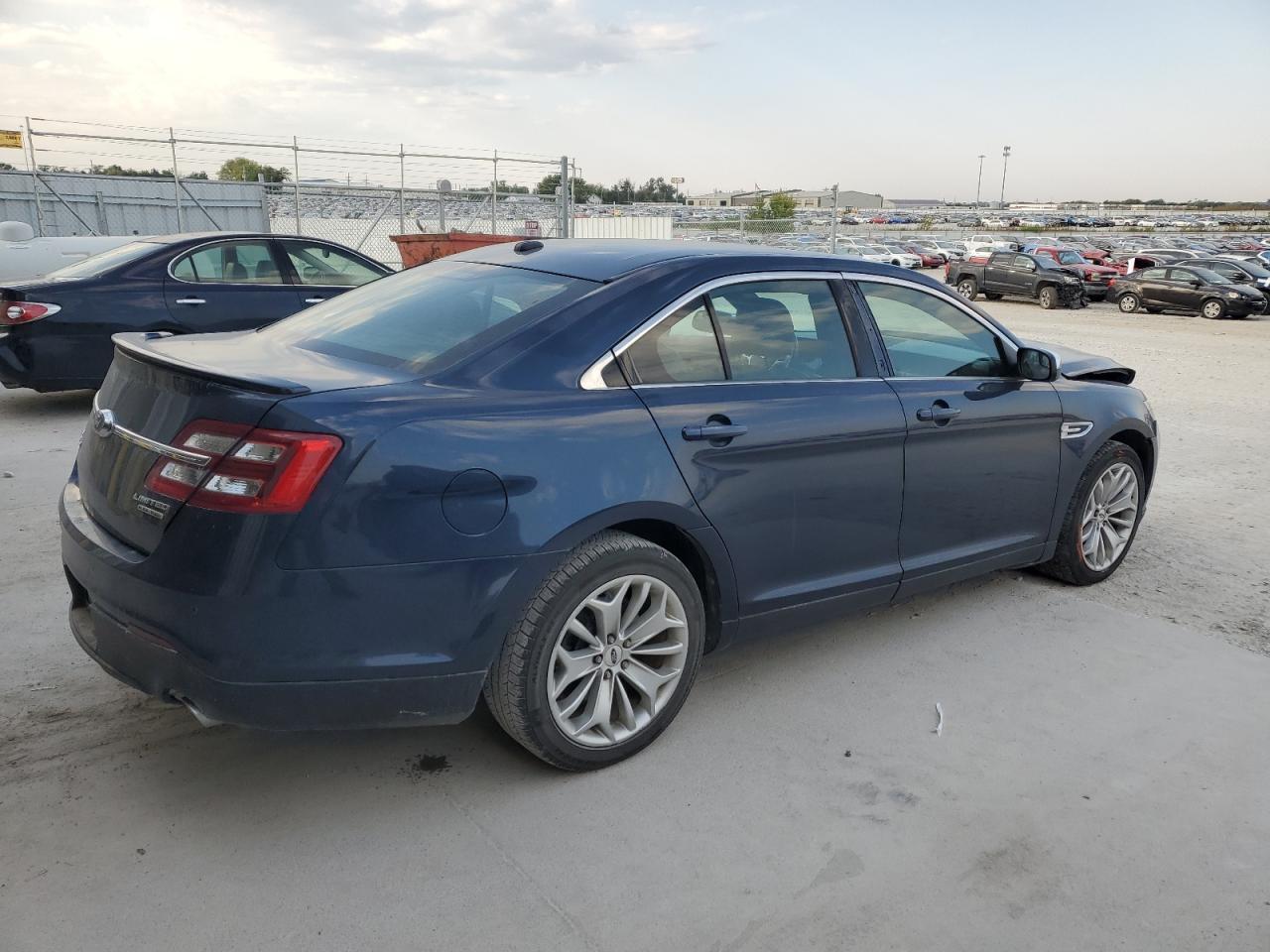 2016 Ford Taurus Limited - Фото 3