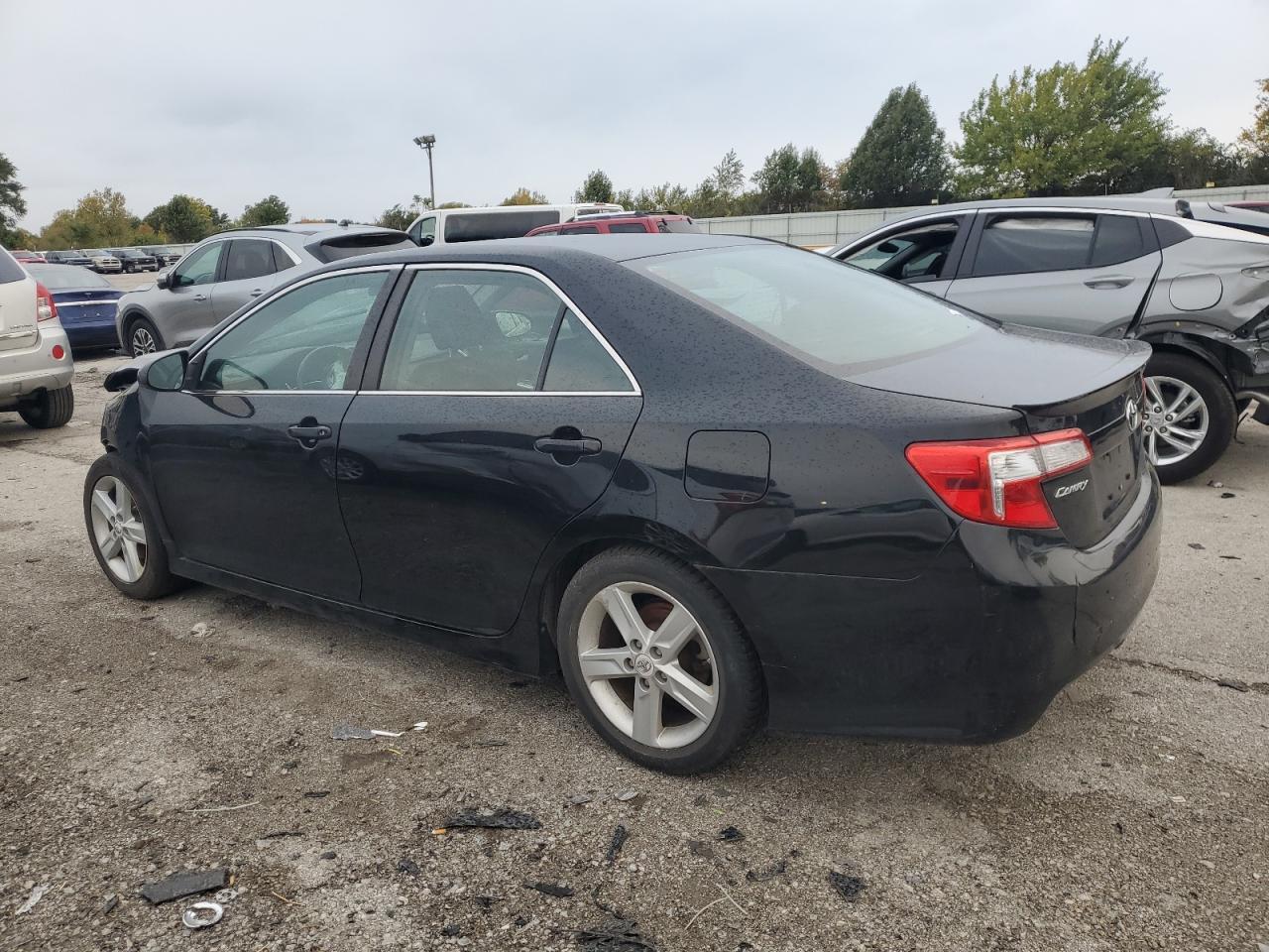 2013 Toyota Camry L - Фото 2