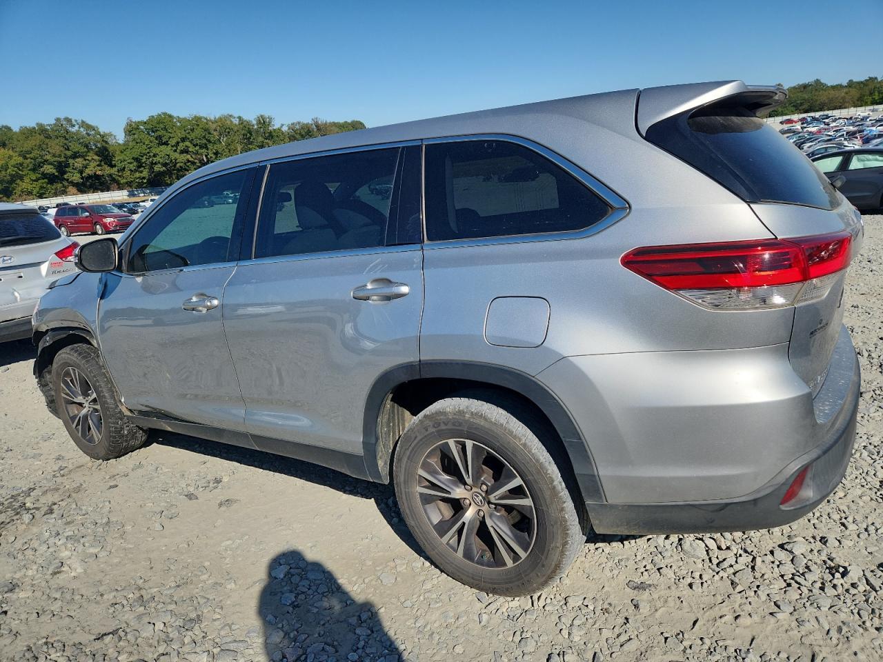 2019 Toyota Highlander Le - Image 2