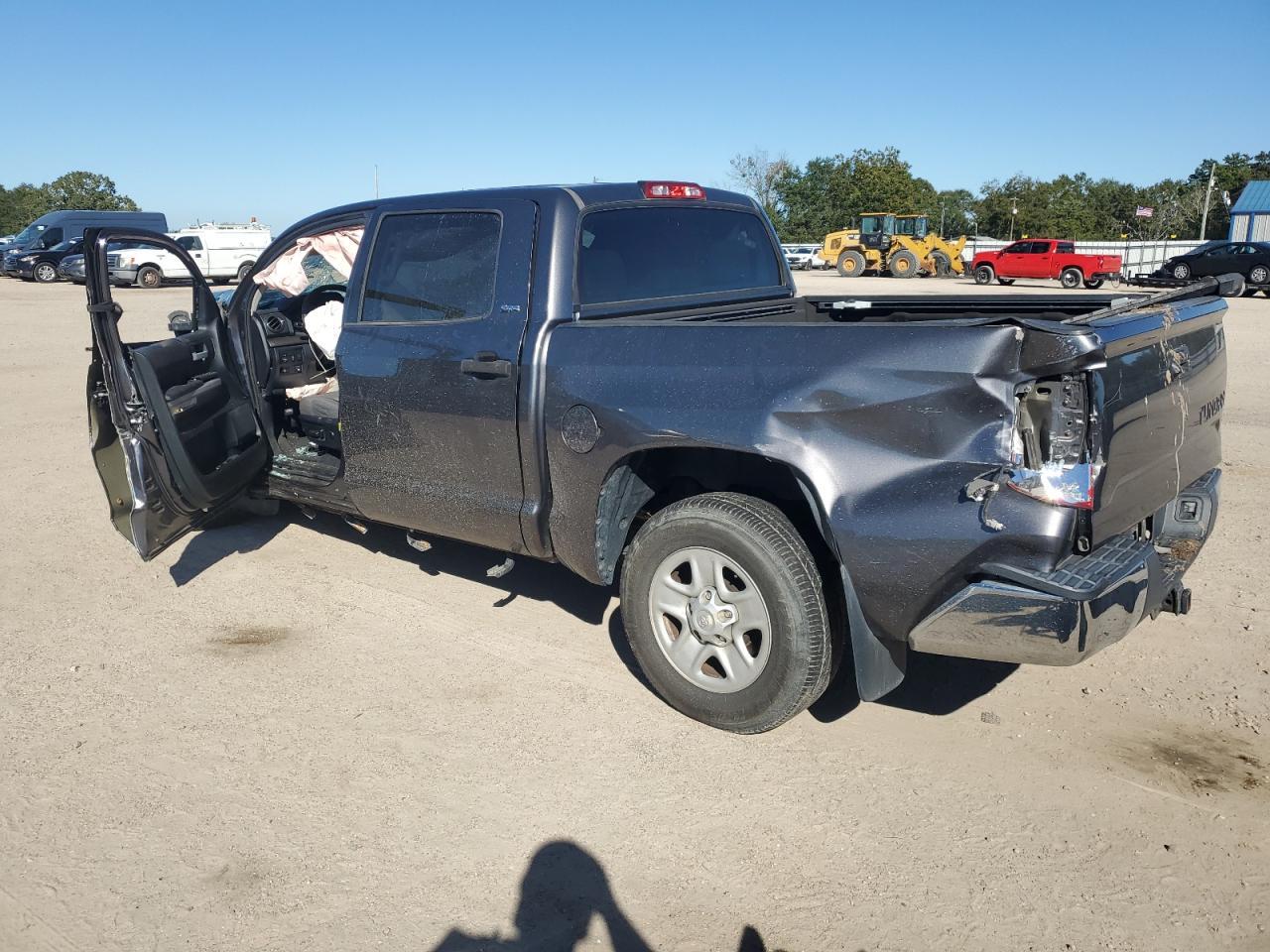 2017 Toyota Tundra Crewmax Sr5 - Image 2
