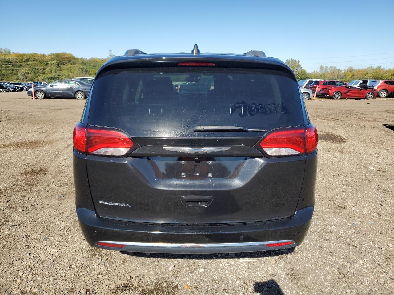 2017 Chrysler Pacifica Touring L Plus - Фото 6