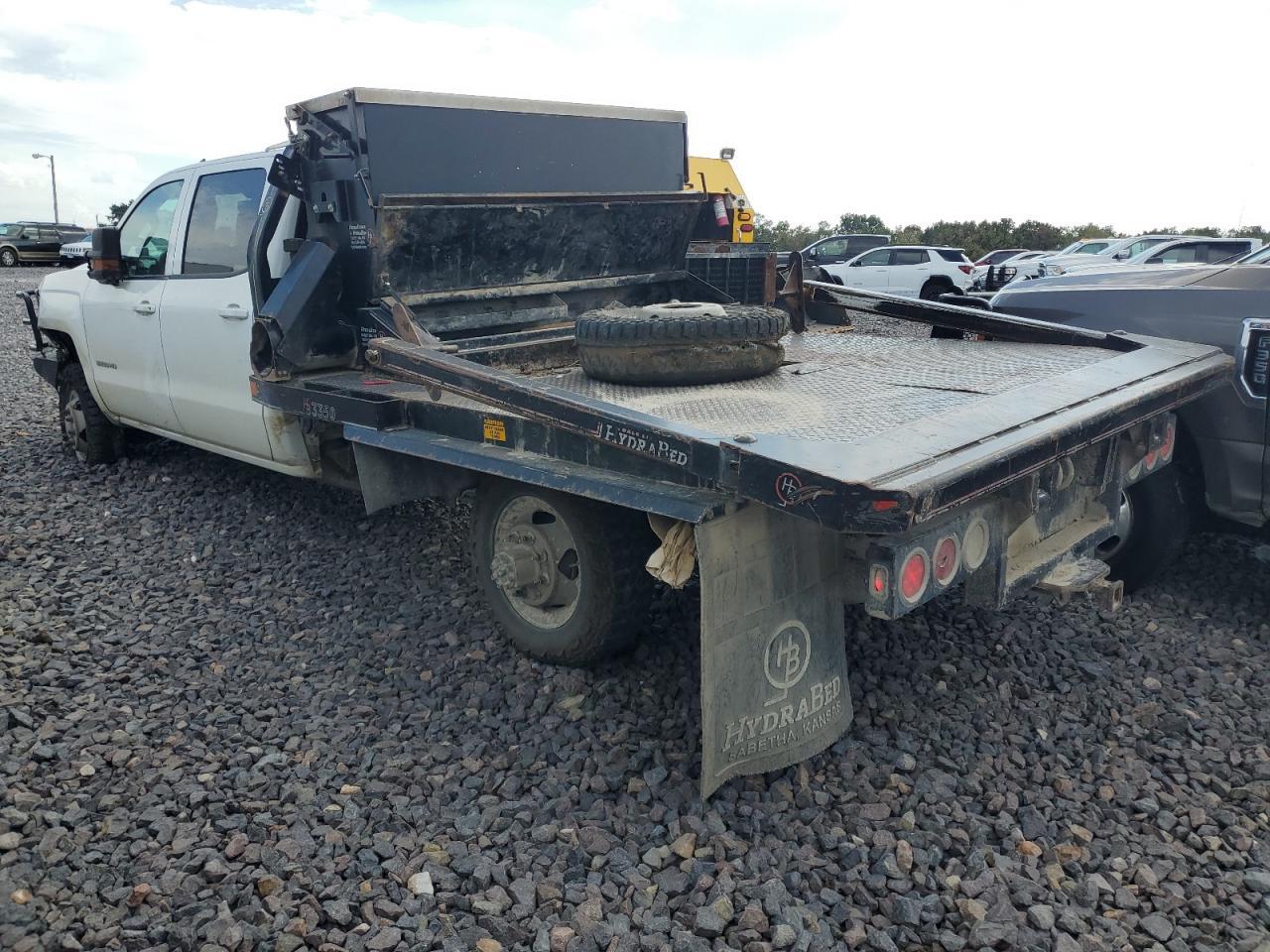 2019 Chevrolet Silverado Flat Bed Truck - Фото 2