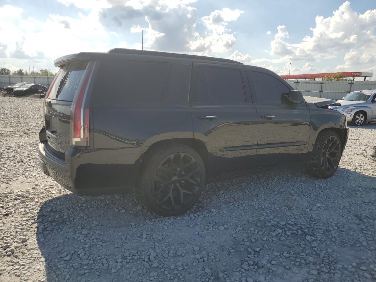 2016 Cadillac Escalade Premium - Image 3