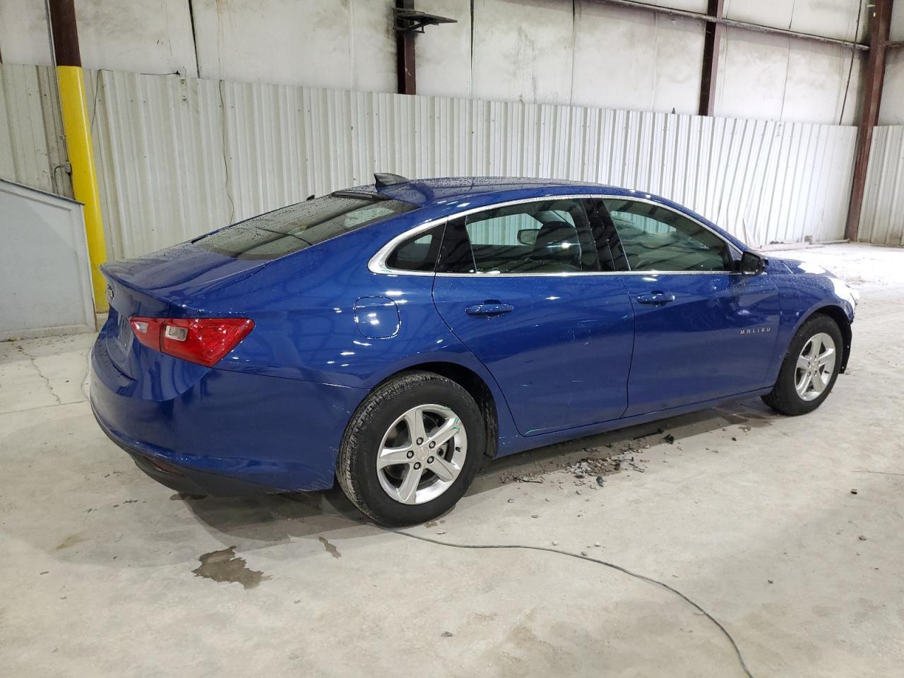 2023 Chevrolet Malibu Ls - Фото 3