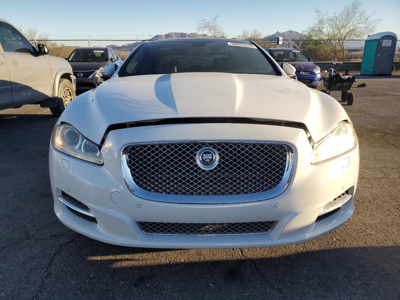 2013 Jaguar Xj - Image 5