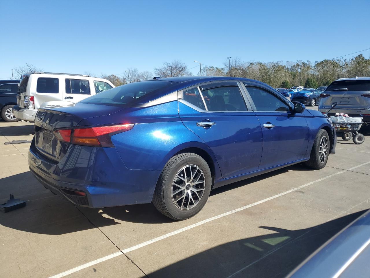 2019 Nissan Altima S - Фото 3