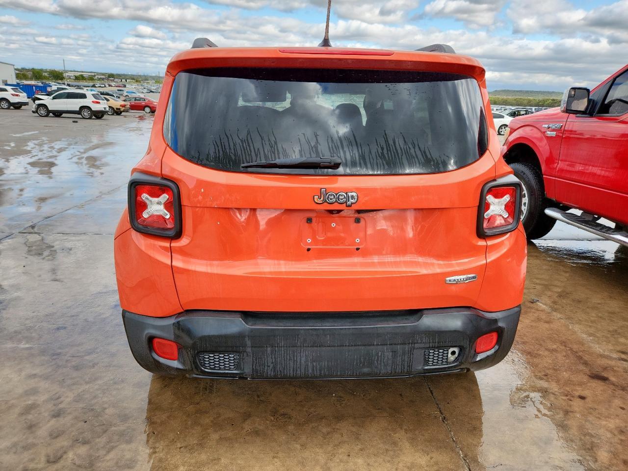 2015 Jeep Renegade Latitude - Image 6