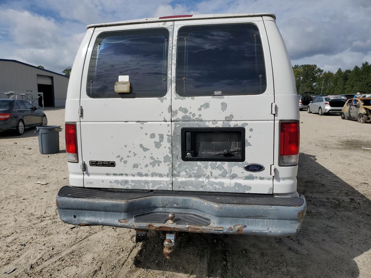 2001 Ford Econoline E250 Van - Фото 6