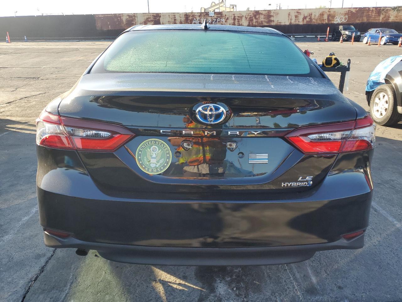 2021 Toyota Camry Le - Фото 6