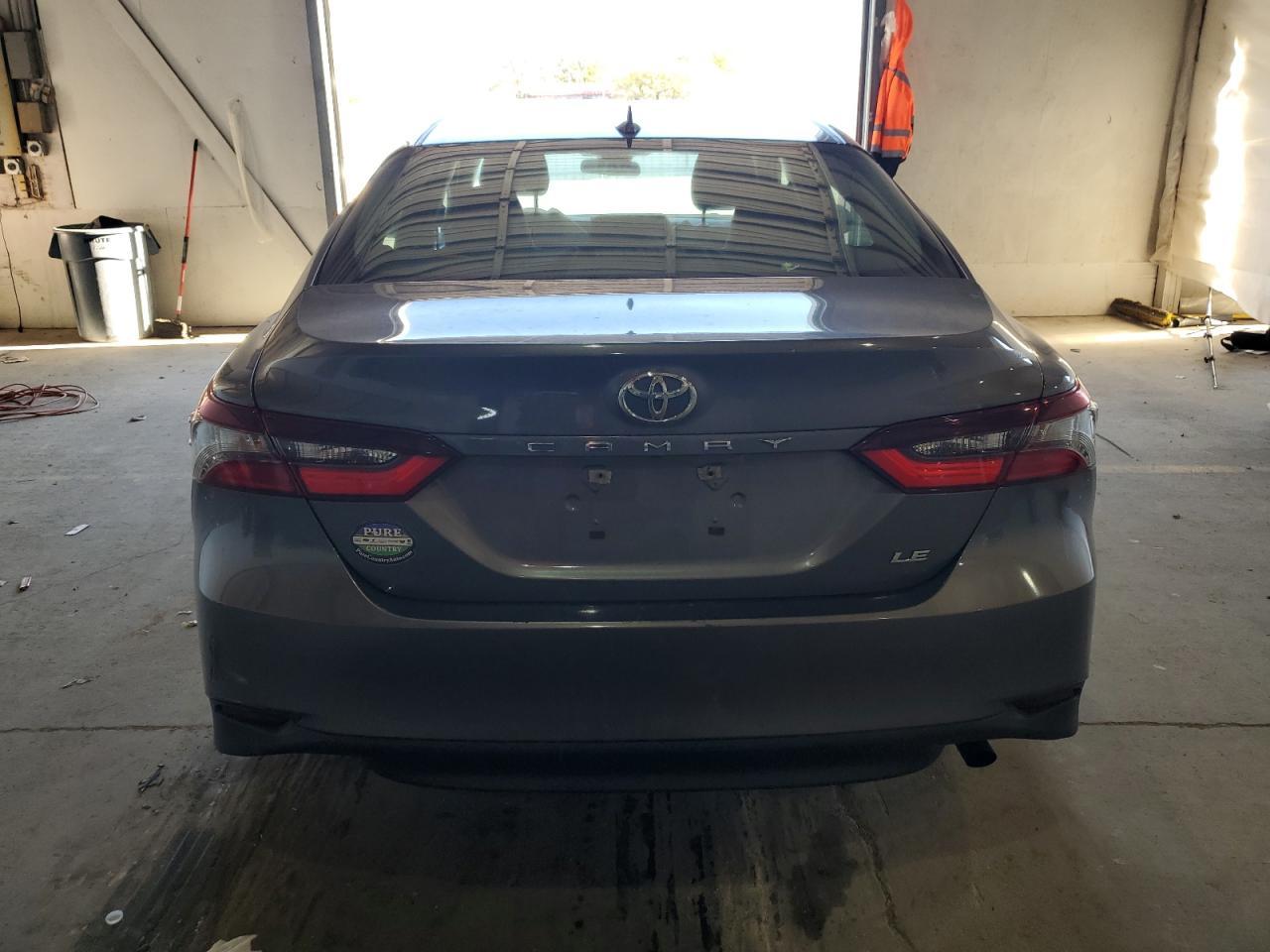 2021 Toyota Camry Le - Фото 6