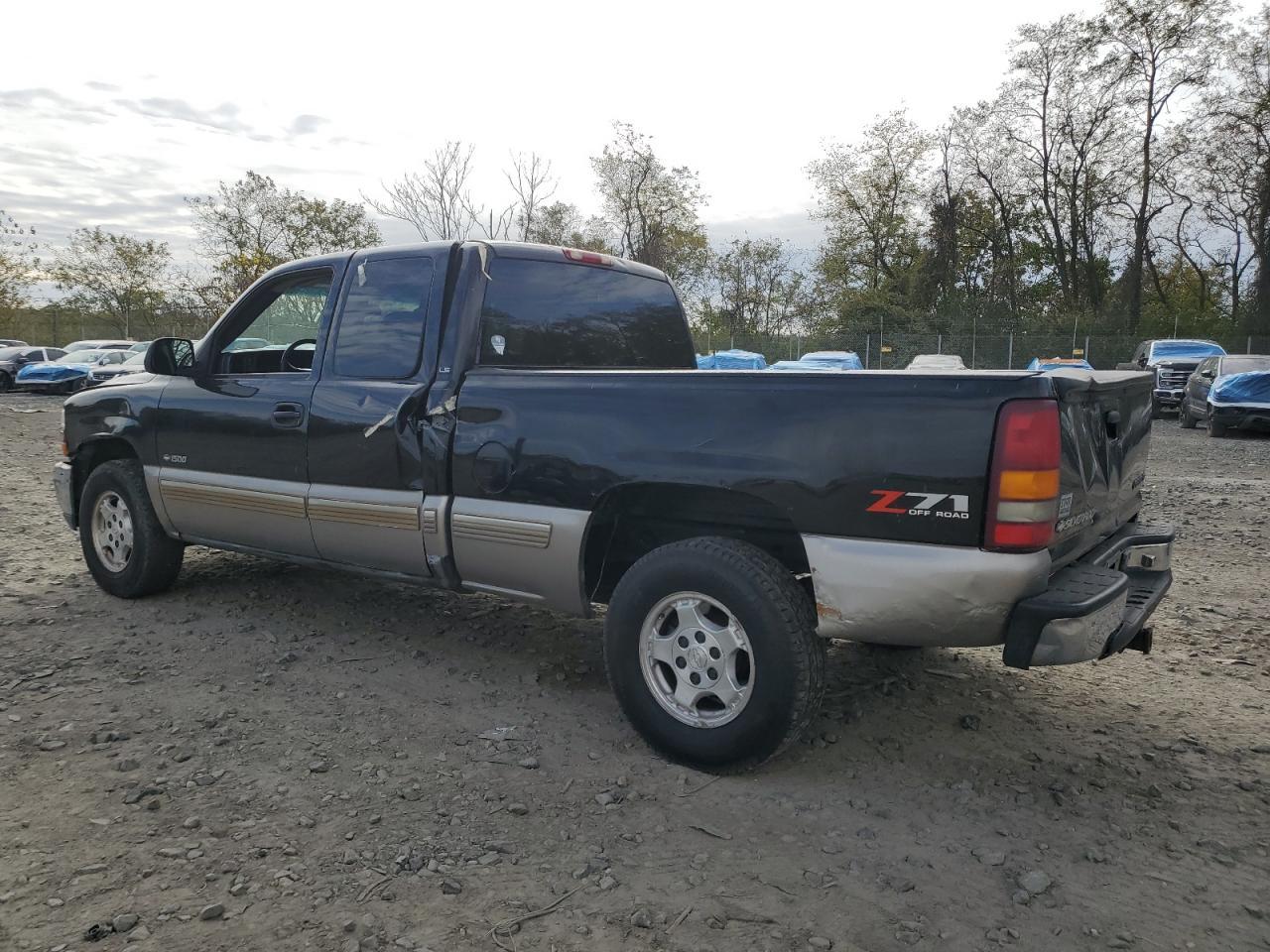 2001 Chevrolet Silverado K1500 - Image 2