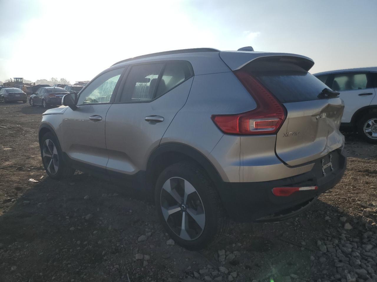 2024 Volvo Xc40 Plus - Image 2