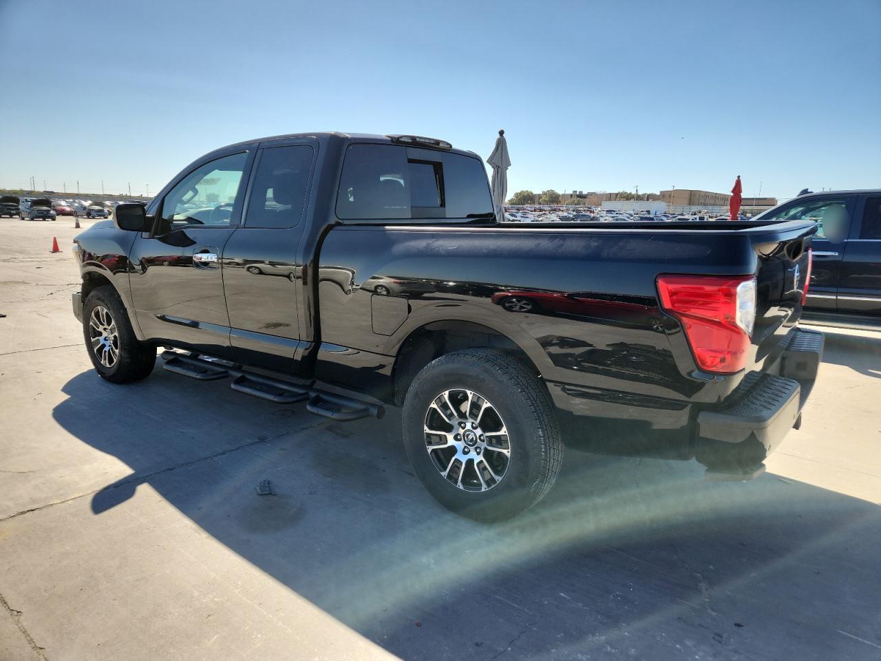 2021 Nissan Titan Sv - Image 2