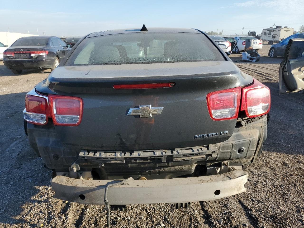 2014 Chev Malibu Ls - Фото 6