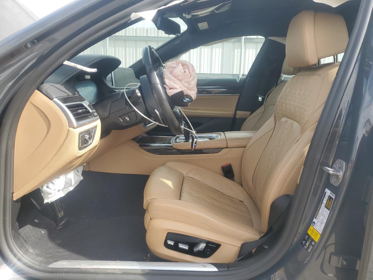 2022 BMW 750 Xi - Image 7