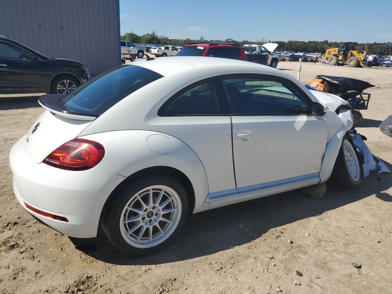 2019 Volkswagen Beetle S - Фото 3