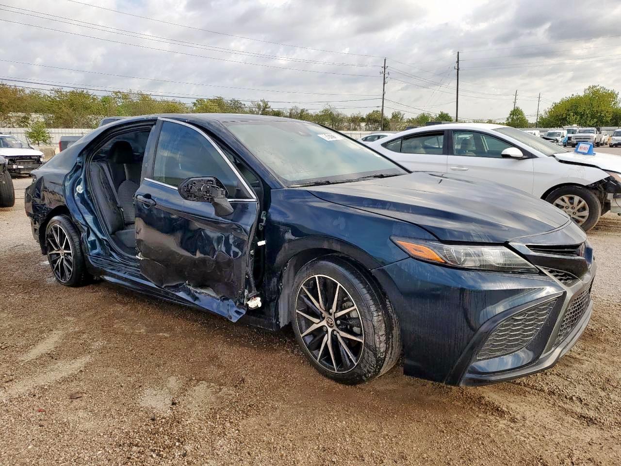2021 Toyota Camry Se - Фото 4