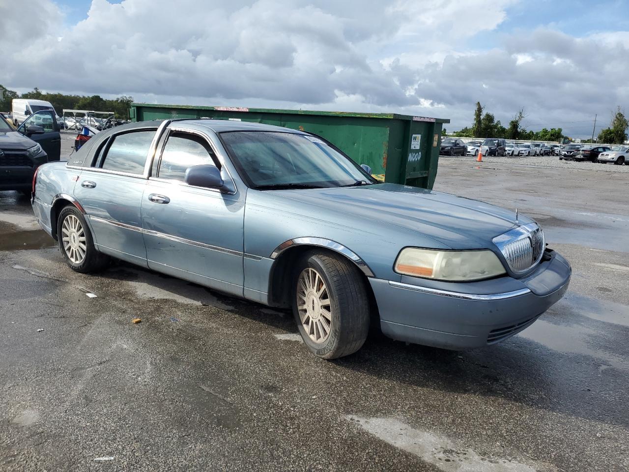 2004 Lincoln Town Car Executive - Фото 4