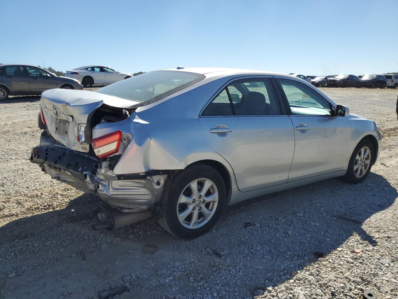 2011 Toyota Camry Base - Фото 3