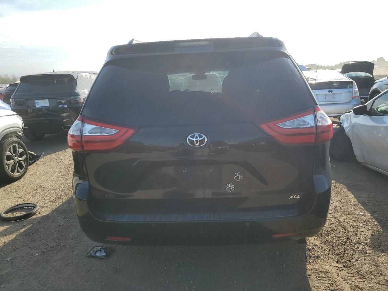 2015 Toyota Sienna Xle - Image 6