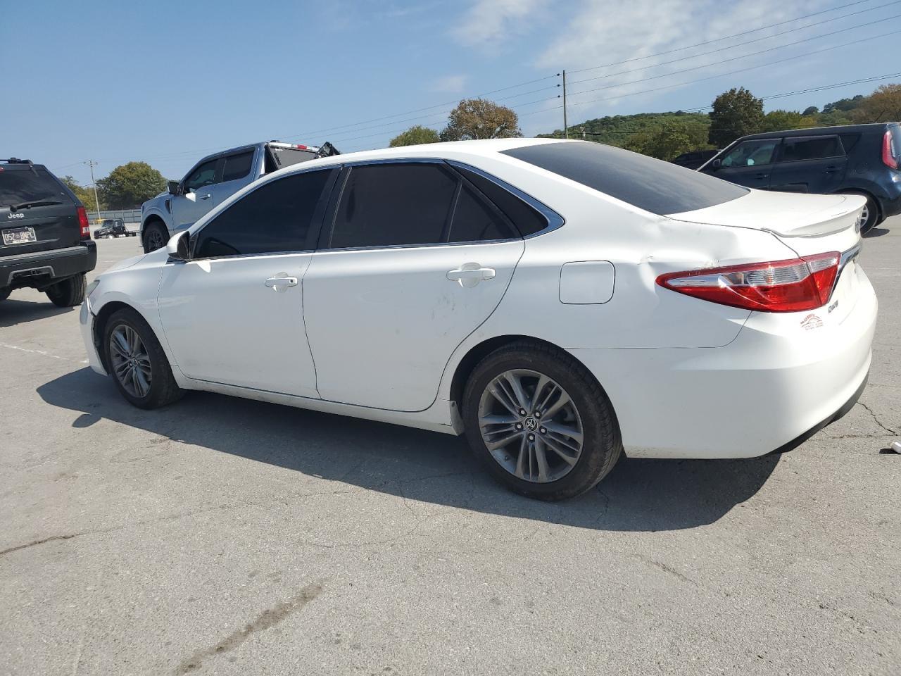 2015 Toyota Camry Le - Фото 2