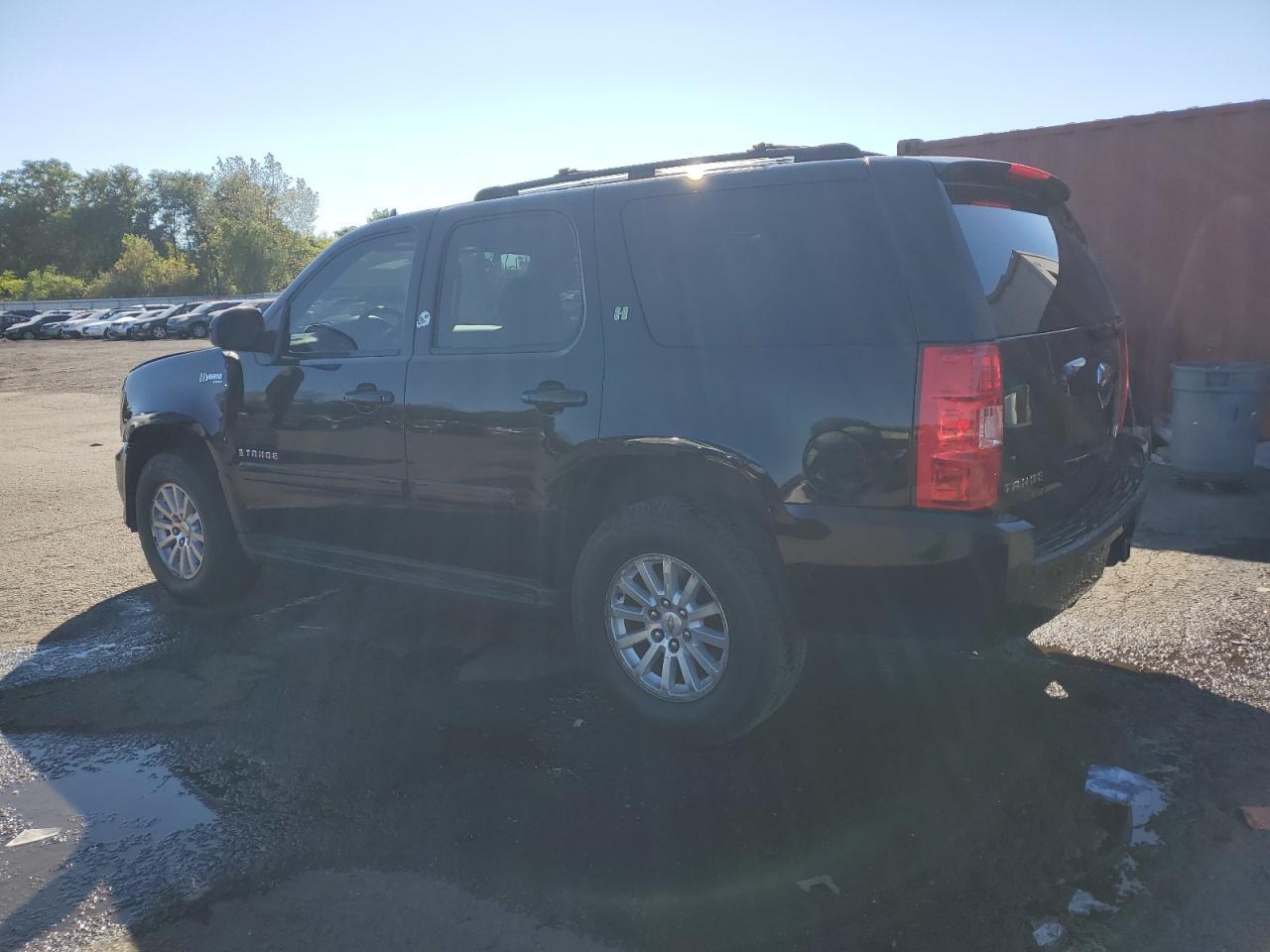 2009 Chevrolet Tahoe Hybrid - Image 2